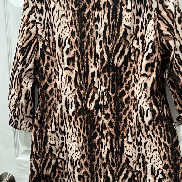 day and night looks to a new level with this petite, open-front blazer. - Picture 3 of 6